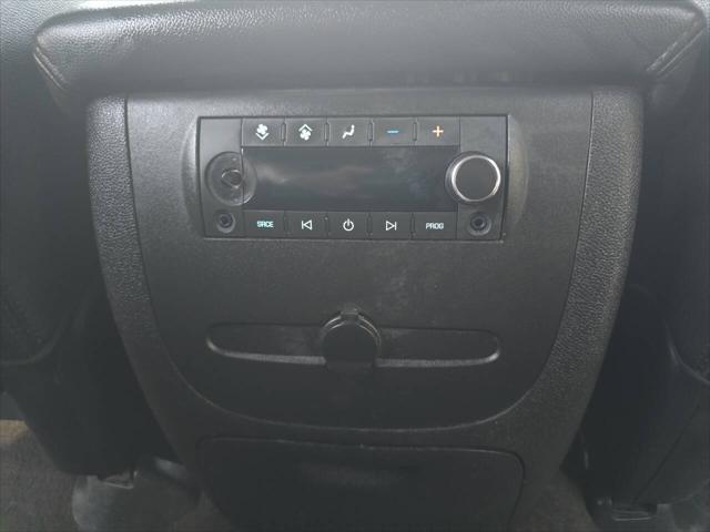 Photo of 2012 White Chevrolet Suburban