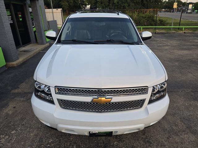 Photo of 2012 White Chevrolet Suburban