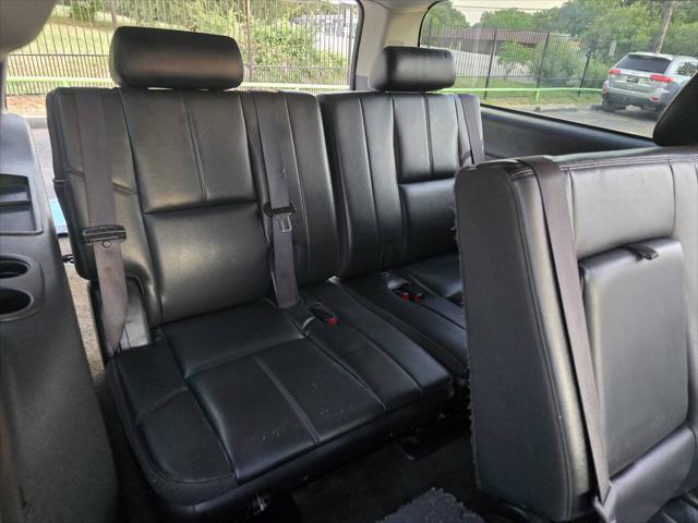 Photo of 2012 White Chevrolet Suburban