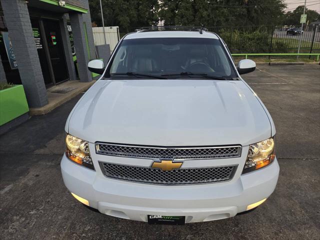 Photo of 2012 White Chevrolet Suburban