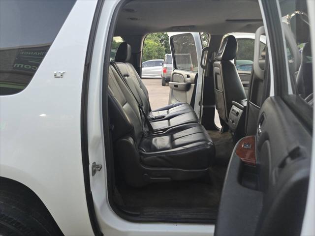 Photo of 2012 White Chevrolet Suburban