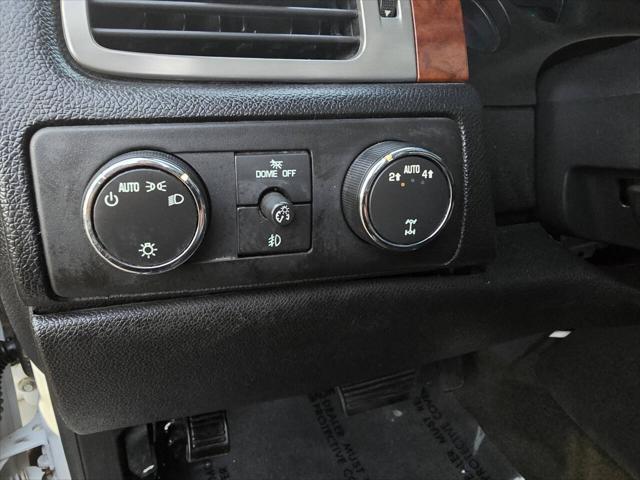 Photo of 2012 White Chevrolet Suburban