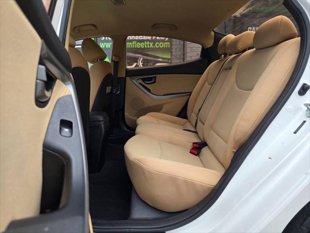 Photo of 2013 Pearl White Hyundai ELANTRA