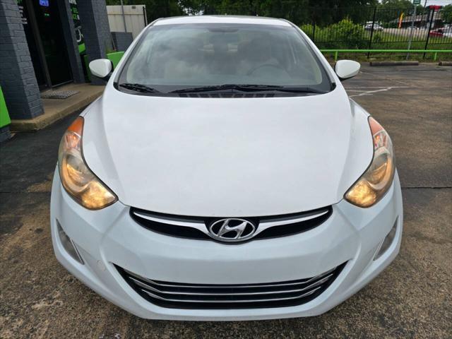 Photo of 2013 Pearl White Hyundai ELANTRA