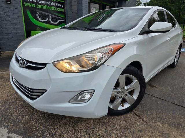 Photo of 2013 Pearl White Hyundai ELANTRA