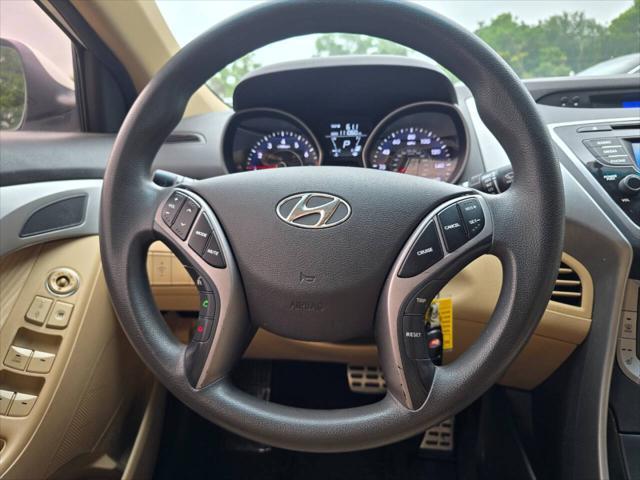 Photo of 2013 Pearl White Hyundai ELANTRA