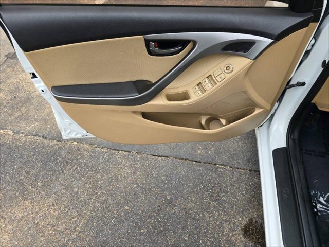 Photo of 2013 Pearl White Hyundai ELANTRA