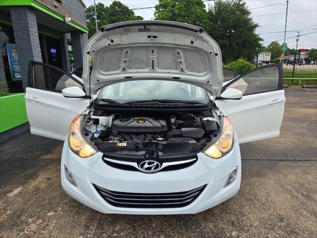 Photo of 2013 Pearl White Hyundai ELANTRA