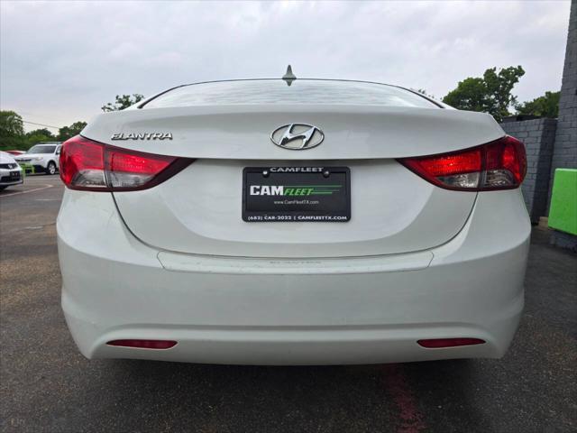 Photo of 2013 Pearl White Hyundai ELANTRA