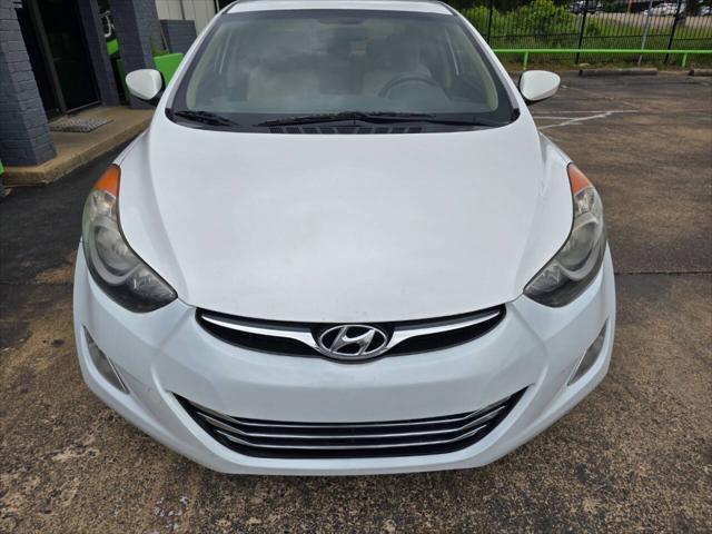Photo of 2013 Pearl White Hyundai ELANTRA