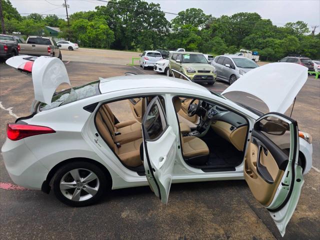 Photo of 2013 Pearl White Hyundai ELANTRA