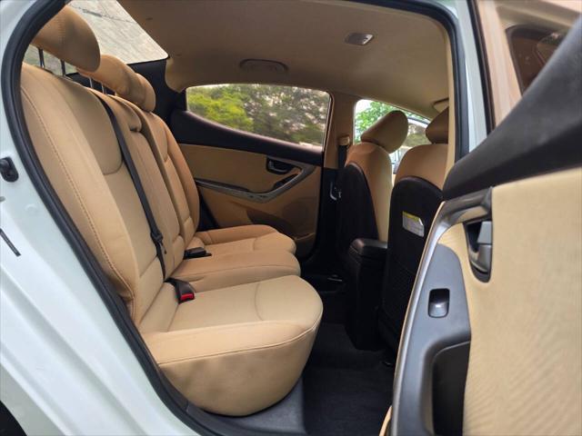 Photo of 2013 Pearl White Hyundai ELANTRA