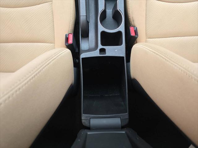Photo of 2013 Pearl White Hyundai ELANTRA