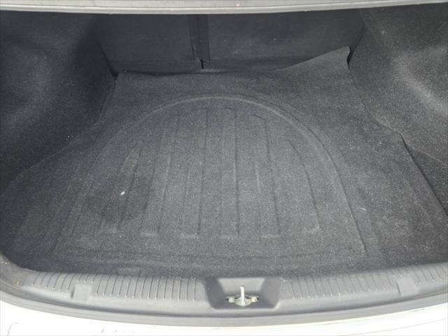 Photo of 2013 Pearl White Hyundai ELANTRA