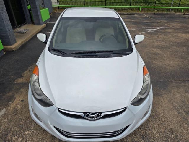 Photo of 2013 Pearl White Hyundai ELANTRA