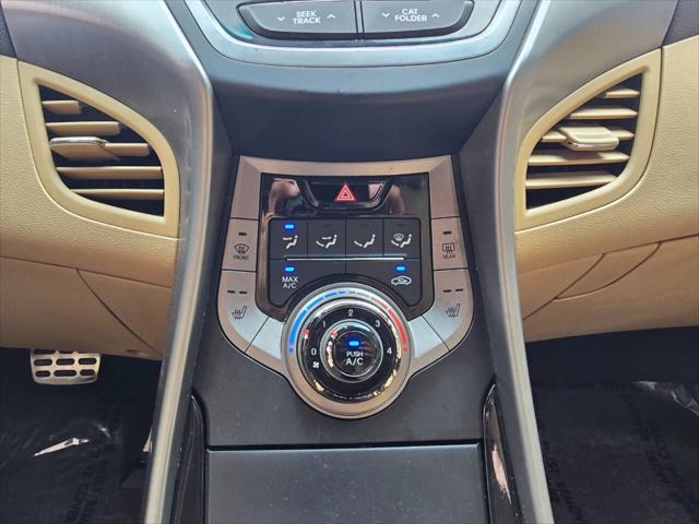 Photo of 2013 Pearl White Hyundai ELANTRA