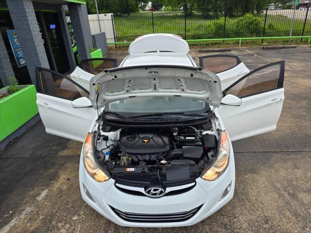 Photo of 2013 Pearl White Hyundai ELANTRA
