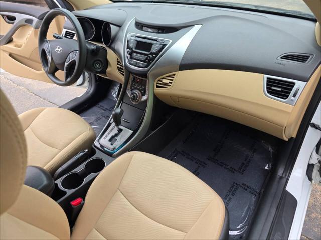 Photo of 2013 Pearl White Hyundai ELANTRA