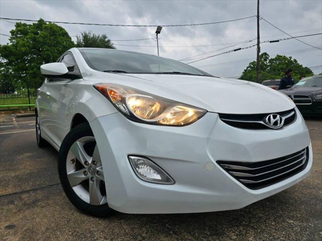 Photo of 2013 Pearl White Hyundai ELANTRA