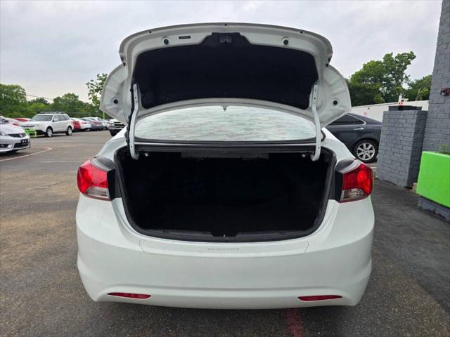 Photo of 2013 Pearl White Hyundai ELANTRA