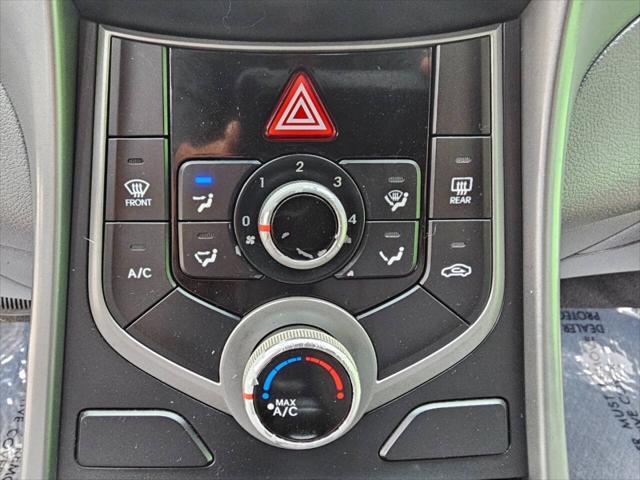 Photo of 2015 Black Hyundai ELANTRA