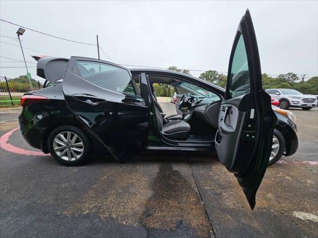 Photo of 2015 Black Hyundai ELANTRA
