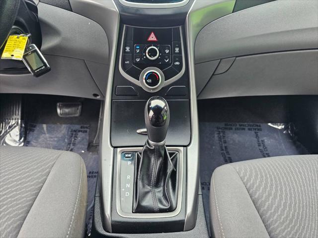 Photo of 2015 Black Hyundai ELANTRA