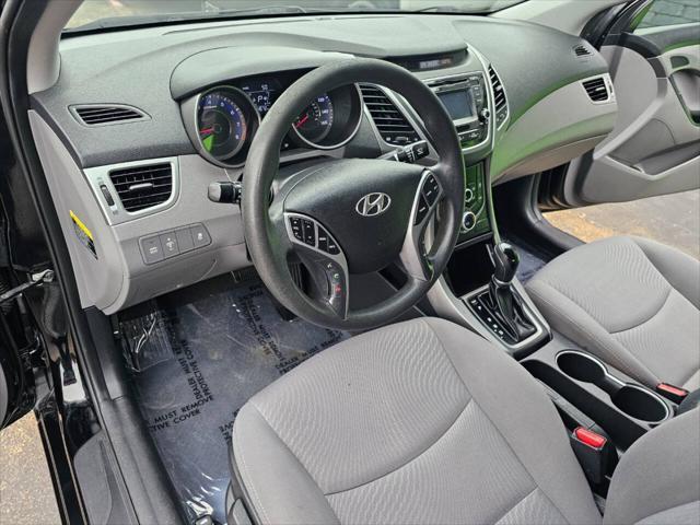 Photo of 2015 Black Hyundai ELANTRA