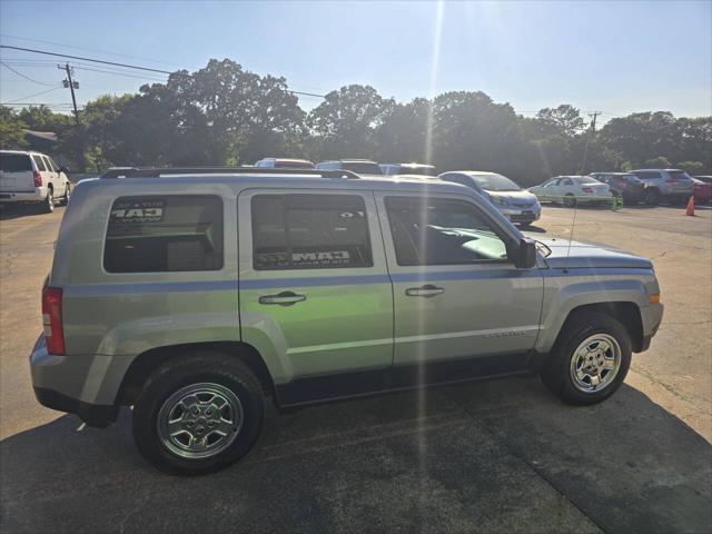 Photo of 2015 Billet Silver Metallic Clear Coat Jeep Patriot