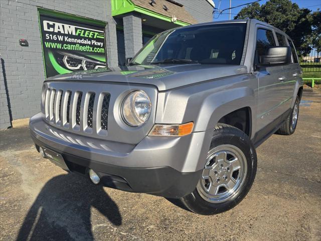 Photo of 2015 Billet Silver Metallic Clear Coat Jeep Patriot