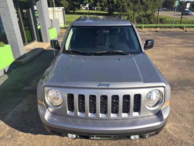 Photo of 2015 Billet Silver Metallic Clear Coat Jeep Patriot
