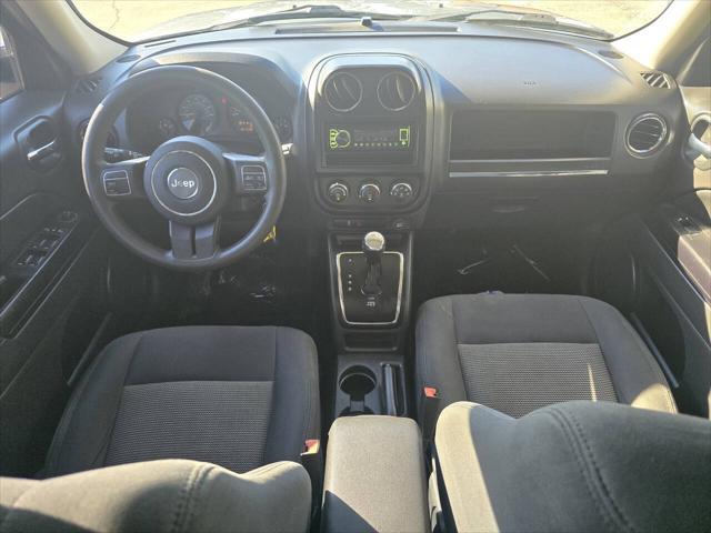 Photo of 2015 Billet Silver Metallic Clear Coat Jeep Patriot