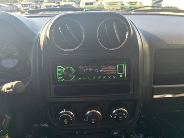 Photo of 2015 Billet Silver Metallic Clear Coat Jeep Patriot