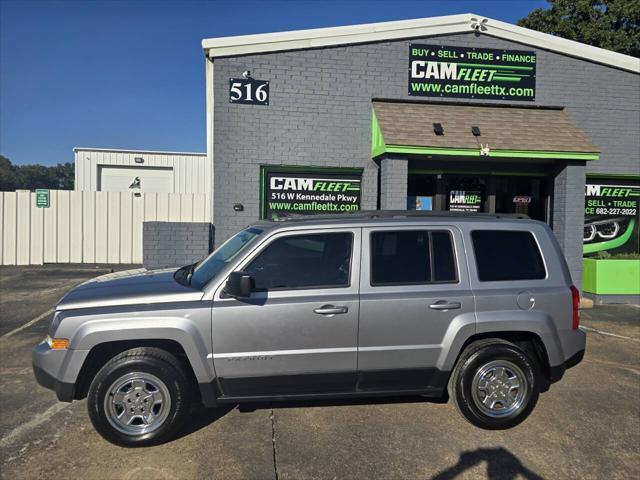 Photo of 2015 Billet Silver Metallic Clear Coat Jeep Patriot