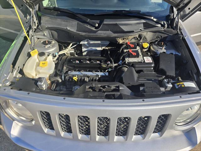 Photo of 2015 Billet Silver Metallic Clear Coat Jeep Patriot