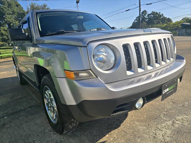 Photo of 2015 Billet Silver Metallic Clear Coat Jeep Patriot