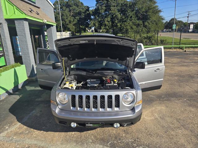 Photo of 2015 Billet Silver Metallic Clear Coat Jeep Patriot