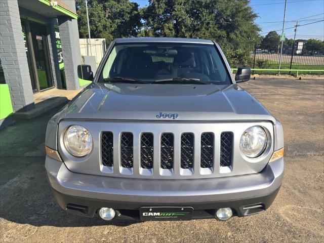 Photo of 2015 Billet Silver Metallic Clear Coat Jeep Patriot