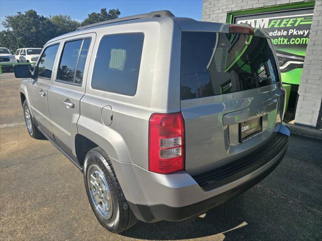 Photo of 2015 Billet Silver Metallic Clear Coat Jeep Patriot