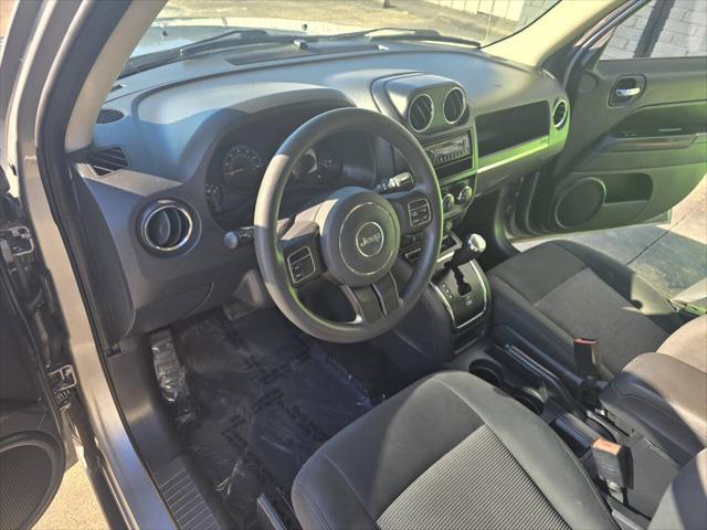 Photo of 2015 Billet Silver Metallic Clear Coat Jeep Patriot
