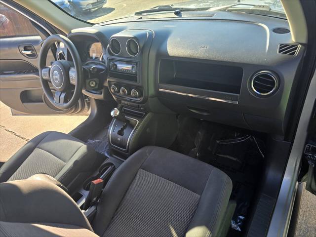 Photo of 2015 Billet Silver Metallic Clear Coat Jeep Patriot