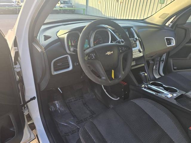 Photo of 2017 Summit White Chevrolet Equinox