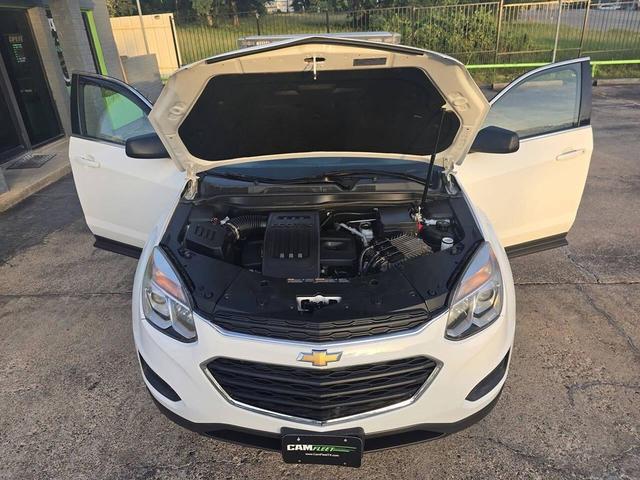 Photo of 2017 Summit White Chevrolet Equinox