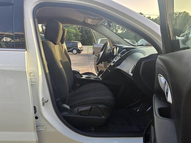 Photo of 2017 Summit White Chevrolet Equinox