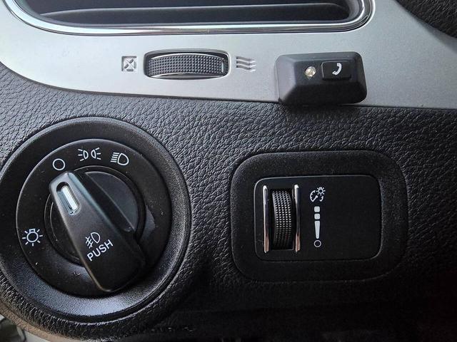 Photo of 2016 White Dodge Journey
