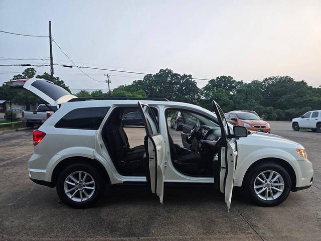 Photo of 2016 White Dodge Journey