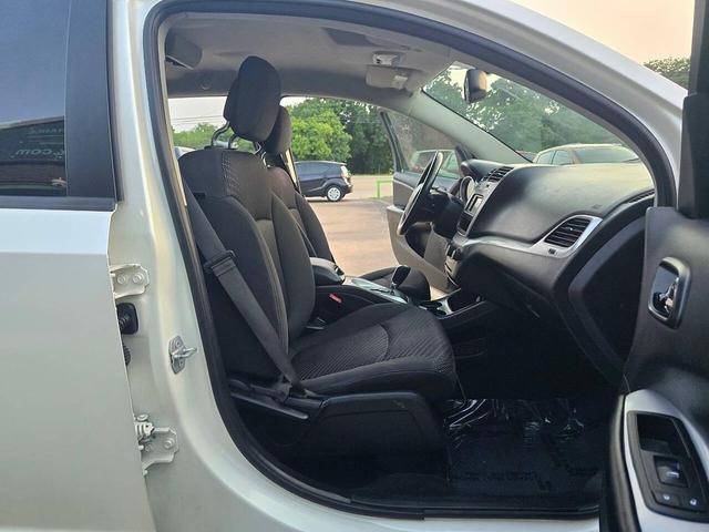 Photo of 2016 White Dodge Journey