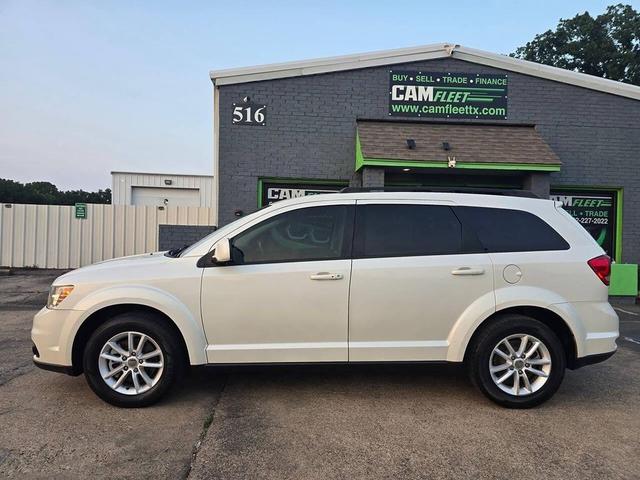 Photo of 2016 White Dodge Journey
