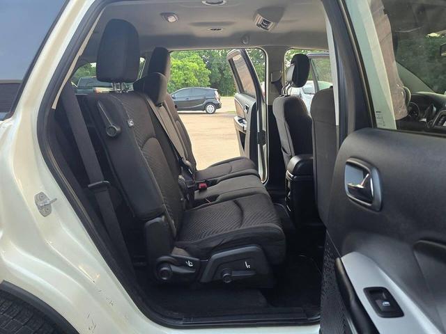 Photo of 2016 White Dodge Journey
