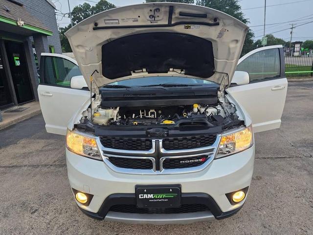 Photo of 2016 White Dodge Journey